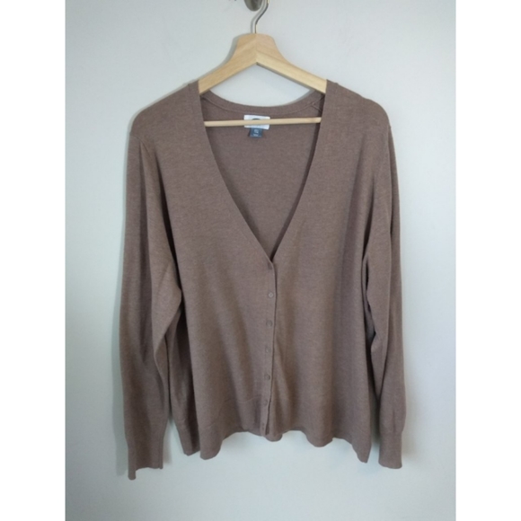 Old Navy Sweaters - 3/$20 Old Navy classic button down cardigan